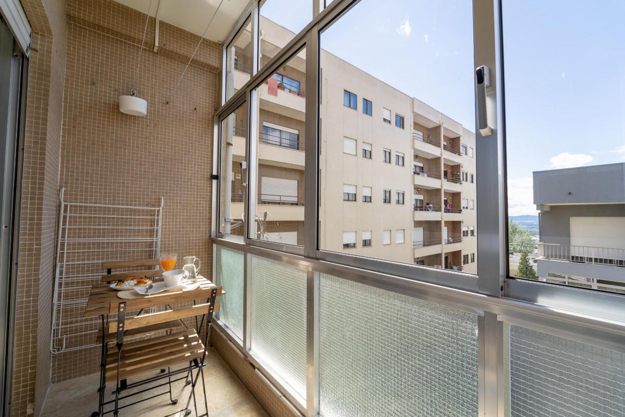 Alvares Araujo - Apartamento Familiar Perto Da Estacao De Comboios บรากา ภายนอก รูปภาพ